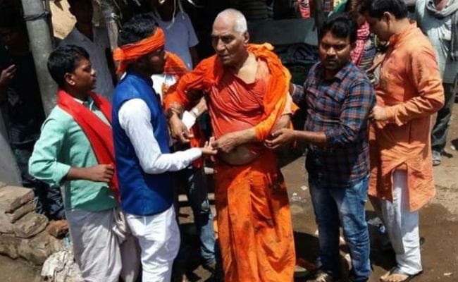 झारखंड : पाकुड़ जिले में भाजपा कार्यकर्ताओं ने स्वामी अग्निवेश को पीटा