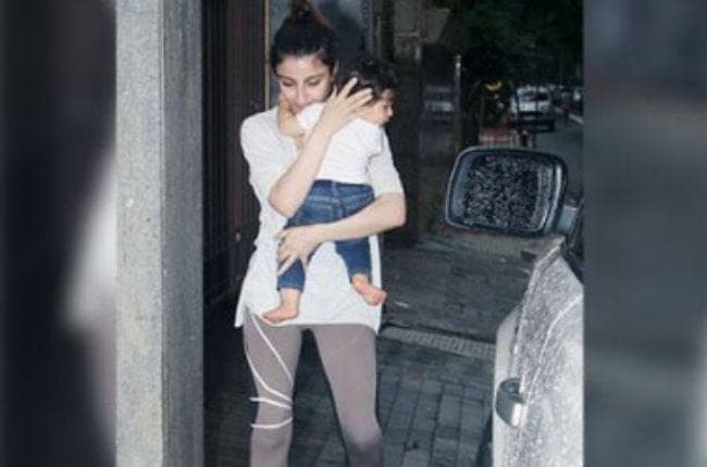 IN PICS: मम्मी सोहा अली के साथ इनाया की आउटिंग