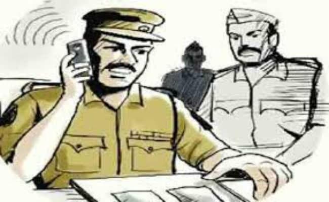 पुलिसकर्मी की पत्नी व पुत्र के साथ मारपीट, थाना में शिकायत