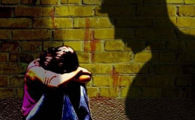 मानसिक रूप से बीमार युवती को अकेला पाकर दो युवकों ने किया सामूहिक दुष्कर्म, भीड़ के हत्थे चढ़ा एक दरिंदा