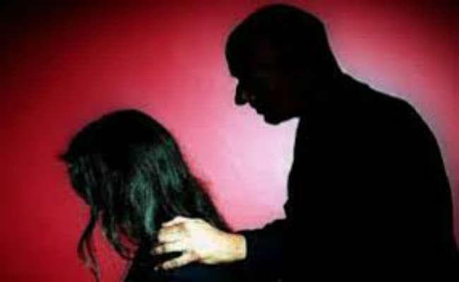 ट्यूशन पढ़ने गयी 9 वर्षीय छात्रा के साथ अश्लीलता