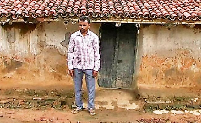 गोला : नेत्रहीन को पुलिस ने बनाया लूटपाट का चश्मदीद गवाह