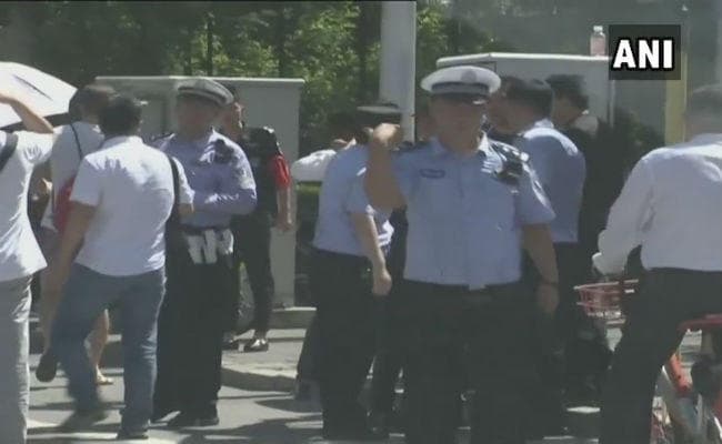 चीन में अमेरिकी दूतावास के सामने ब्लास्ट