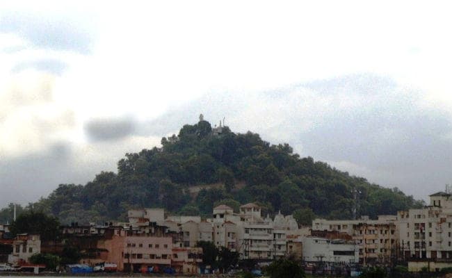 रांची : पहाड़ी मंदिर में श्रावणी मेले को लेकर तैयारियां अंतिम चरण में, जलाभिषेक के लिए आज रात से पहुंचने लगेंगे भक्त