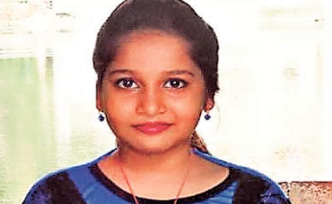 हावड़ा : प्रेमिका की हत्या के आरोपी मां-बेटे फरार