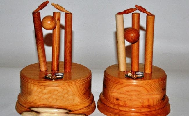 धनबाद : बलियापुर की बेटी दुर्गा मुर्मू बनी क्रिकेटर ऑफ द इयर