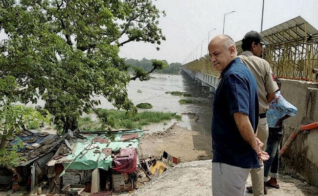 यमुना का जलस्तर बढ़ा, पुराने पुल पर यातायात बंद