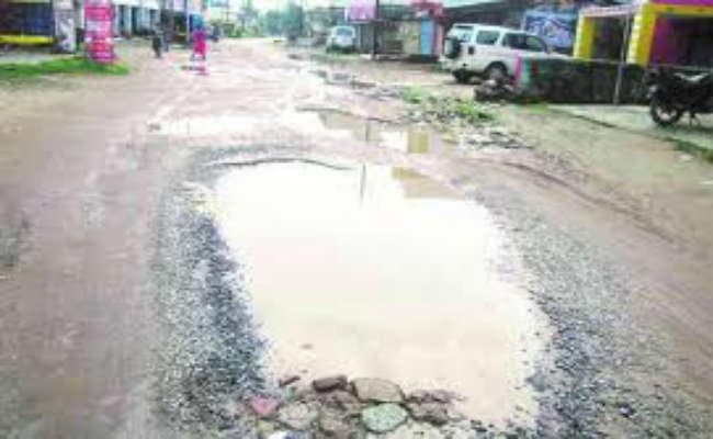 बरसात में होगा सड़क को चलने लायक बनाने का काम