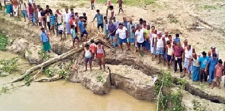 नदी में समा सकता है 30 करोड़ का पुल