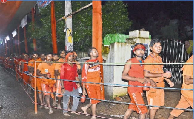 रात दो बजे ही कांवरियों की कतार पहुंची सिंघवा के पार