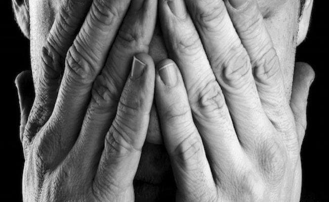 कमजोर दिलवालों पर ऐसा असर डालती हैं खुदकुशी की खबरें...