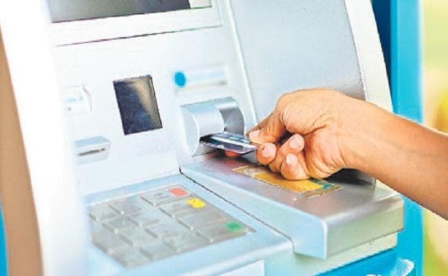 एटीएम का पिन पूछ खाते से उड़ाये 60 हजार रुपये