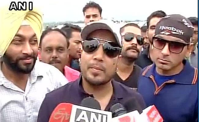 मीका सिंह के घर में चोरी, 1 लाख कैश और 2 लाख का सोना गायब, FIR दर्ज