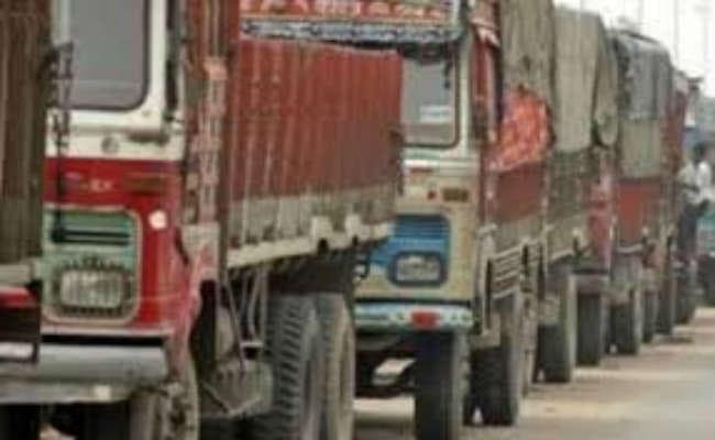 जेसीबी व गैराज वाले मस्त, ट्रक चालकों को लग रहे अतिरिक्त 25 हजार