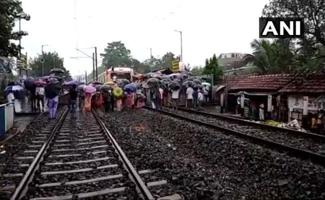 NRCAssam : ड्रॉफ्ट के विरोध में पश्चिम बंगाल में ‘रेल रोको आंदोलन’