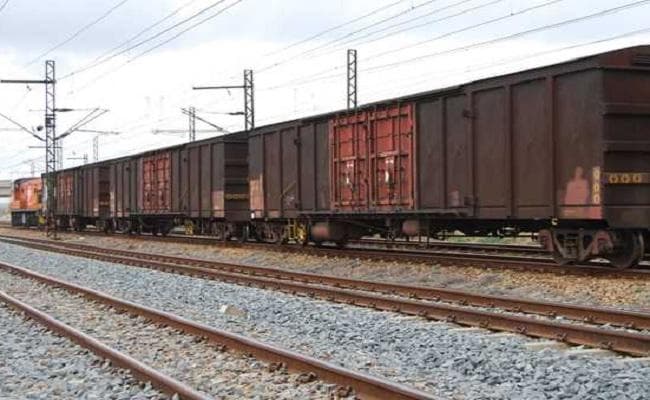 टला बड़ा हादसा, टूटी पटरी से गुजर गयी मालगाड़ी, एक घंटे तक बाधित रहा ट्रेनों का परिचालन