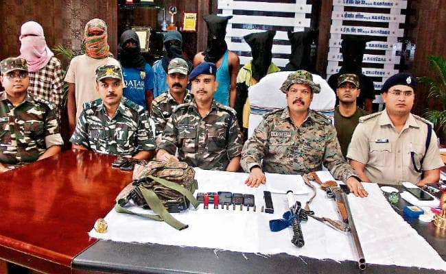 खूंटी : पीएलएफआइ के आठ उग्रवादी गिरफ्तार