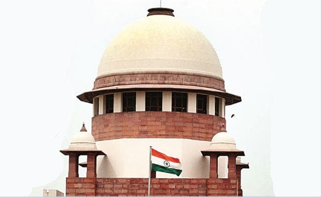 सुप्रीम कोर्ट ने कहा, 10 वर्षों से कार्यरत अस्थायी कर्मियों को नियमित करने का निर्णय ले सरकार