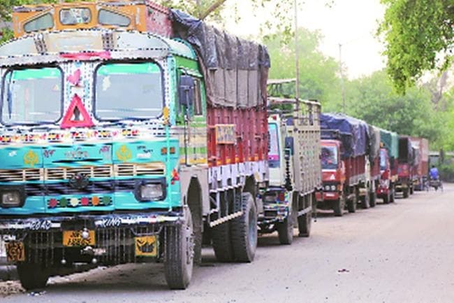 जाम से ट्रक मालिकों को हर माह 37.5 करोड़ का हो रहा है नुकसान