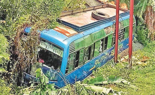 सिलीगुड़ी : डंपर व बस में टक्कर, दो श्रद्धालुओं की मौत