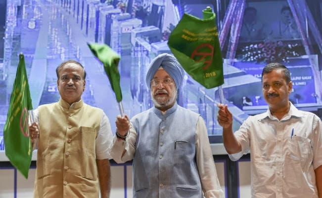 दिल्ली में शुरू हुई पिंक लाइन मेट्रो सेवा, 296 किलोमीटर का हुआ नेटवर्क