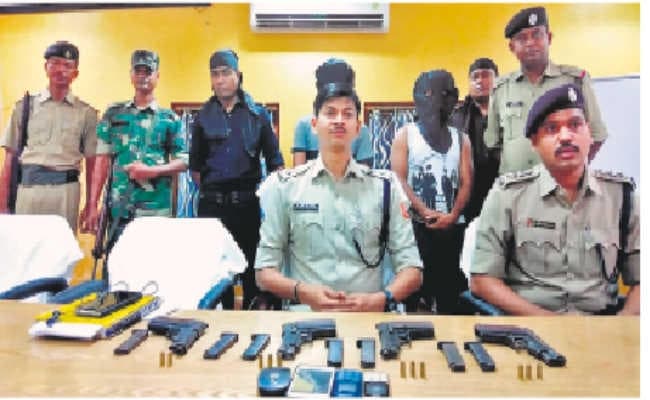 हथियार के साथ दो गिरफ्तार