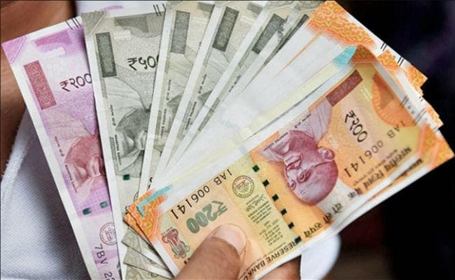 सिमडेगा : जनता दरबार में उठा था मामला, FIR के भय से प्रज्ञा केंद्र संचालक ने वापस किये रुपये