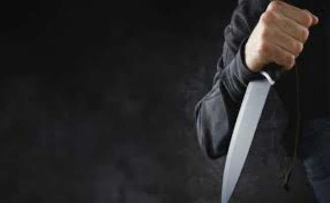 महिला पर धारदार हथियार से किया हमला, गंभीर