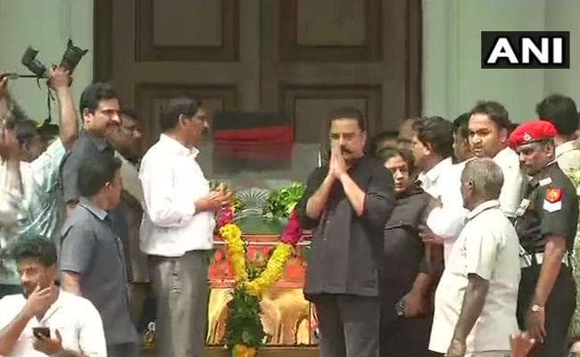 करुणानिधि के निधन पर फिल्म जगत की हस्तियों ने जताया शोक