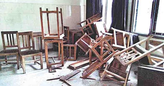 मामूली विवाद को लेकर व्यवसायी के घर में तोड़फोड़, महिलाओं से बदतमीजी