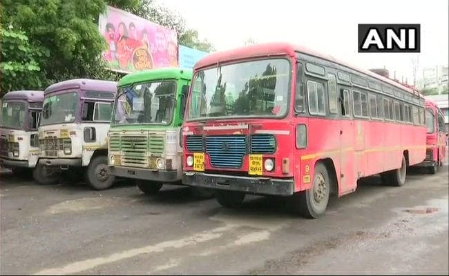 #MarathaReservation: बंद के दौरान छिटपुट हिंसा की खबरें, कई जगहों पर शांतिपूर्ण तरीके से बंद का समर्थन