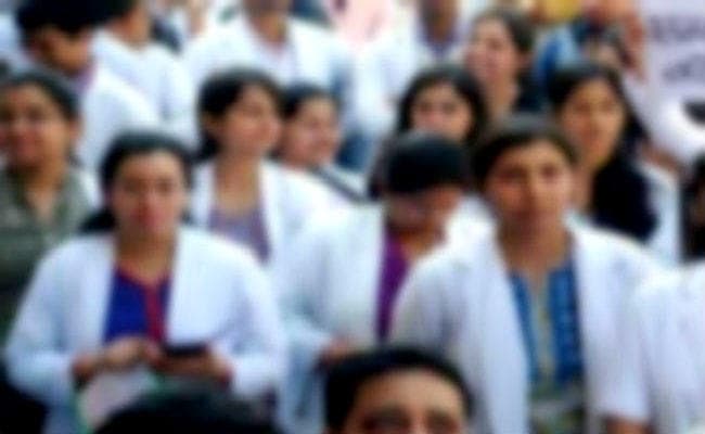 काम पर लौटे जूनियर डॉक्टर, मेडिकल कॉलेज अस्पतालों में इलाज शुरू