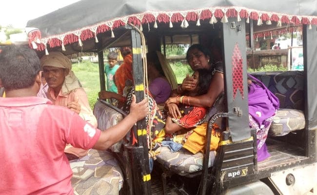 झारखंड : खेलते-खेलते बाल्टी में गिरा बच्चा और हो गयी मौत झारखंड : खेलते-खेलते बाल्टी में गिरा बच्चा और हो गयी मौत