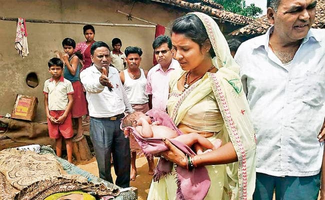 गांडेय : सीएचसी में ना डॉक्टर ना एंबुलेंस तड़प-तड़प कर मर गयी प्रसूता