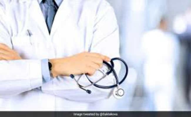 जानलेवा हमले के बाद डॉक्टरों ने बंद किया कामकाज