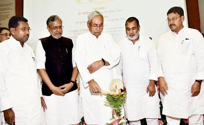 पटना : आरक्षण से बड़ी संख्या में मुखिया-प्रमुख चुन कर आ रहे हैं एससी-एसटी के लोग : सुशील मोदी