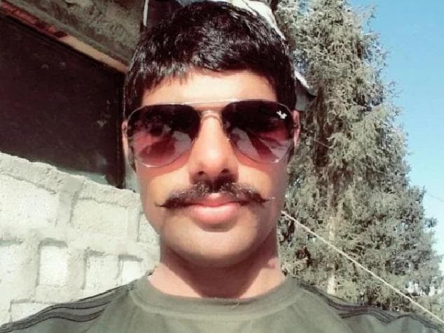…और सीमा पर शहीद पुष्पेंद्र के स्मारक के लिए नजीम खान ने दे दी अपनी जमीन