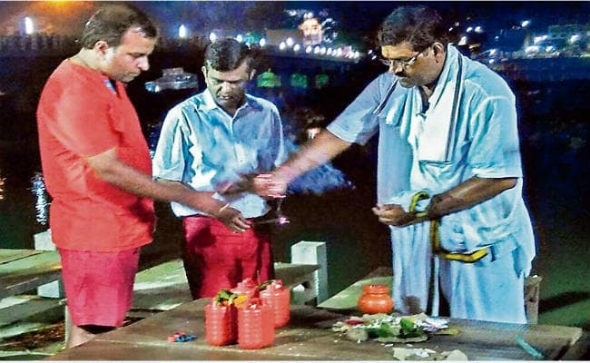 कहीं बालू कम, तो कहीं बह रहा नाला