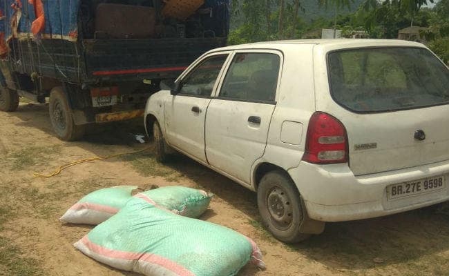 बरकट्ठा पुलिस को मिली बड़ी सफलता, भारी मात्रा में अवैध देशी शराब और स्प्रिट जप्त