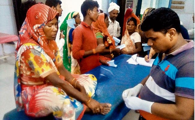 कैमूर : थाने में पुलिस से झड़प, पथराव, लाठीचार्ज, डेढ़ दर्जन महिलाएं घायल, जानें पूरा मामला