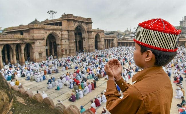 बकरीद 2018: देशभर में ईद-उल-अजहा का जश्न, देखें चुनिंदा तसवीरें
