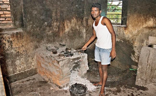 बदहाल छात्रावास : निर्माण तो अंधाधुंध हुए, पर नहीं रखा गया गुणवत्ता का ख्याल