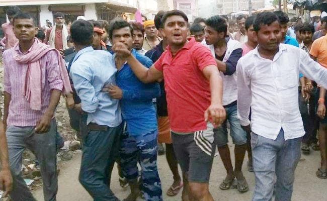 आरा में महिला को निर्वस्त्र घुमाने का मामला : डांसर को किया गया गिरफ्तार, पुलिस कर रही है पूछताछ