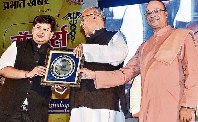 प्रभात खबर का डॉक्टर सम्मान समारोह-कवि सम्मेलन :स्वास्थ्य मंत्री ने कहा, अंतिम व्यक्ति तक पहुंचाना है चिकित्सा सुविधा