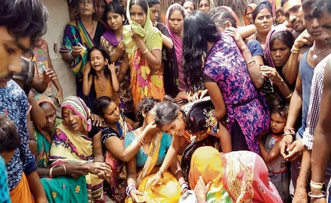 सीतामढ़ी : राखी के विवाद में महिला की गयी जान, पुलिस पर किया पथराव