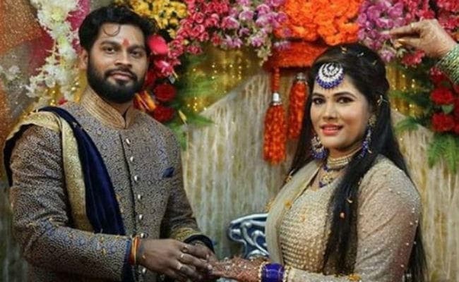 भोजपुरी ””आइटम क्वीन”” सीमा सिंह ने की सगाई, जानें कौन हैं उनके होने वाले पति