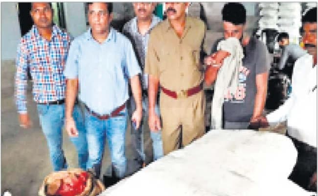 नारकोटिक्स विभाग ने ट्रक समेत जब्त किया 15 लाख का डोडा