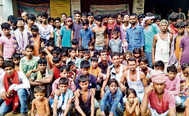 सीतामढ़ी : ….जब नाच देखते-देखते तीन सौ लोगों की आंखों में हुआ इन्फेक्शन, मची चीख-पुकार