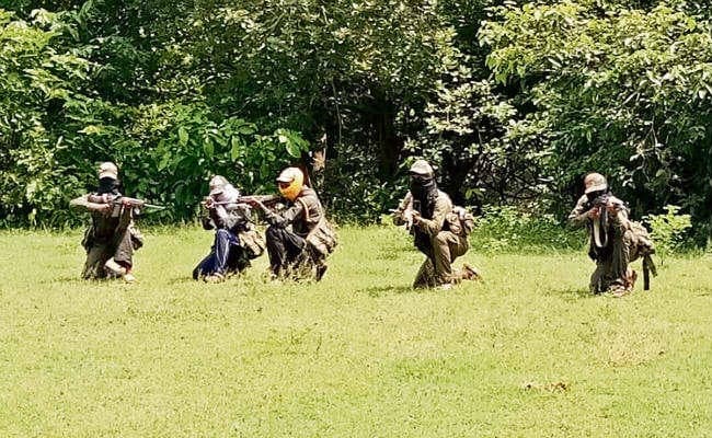 नक्सलियों के गढ़ में प्रभात खबर, 5 लाख का इनामी नक्सली दे रहा हथियार चलाने का प्रशिक्षण, जानें नक्सली प्रवक्ता ने क्या कहा