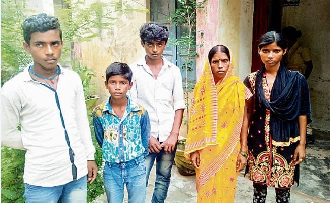 कैमूर : बेटी के लिए वर खोजने निकले पिता ने खुद रचा ली शादी